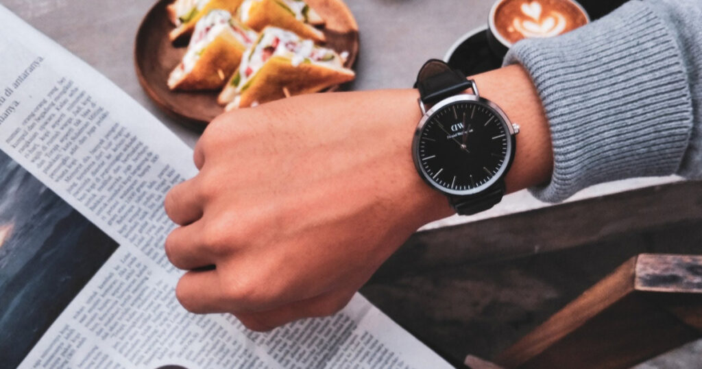 社会人が腕時計を着ける意味について