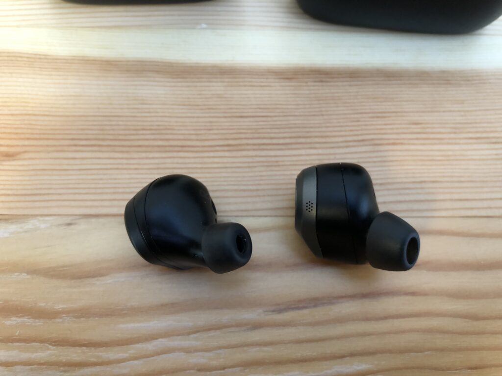 Jabra Elite85tの大きさ比較③